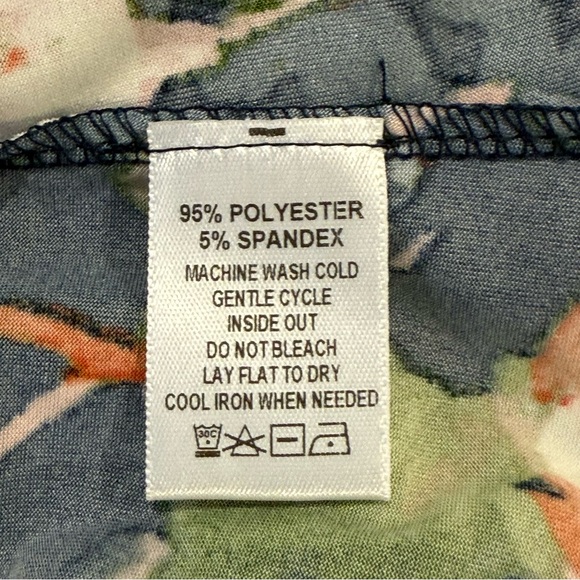 Kiyonna‎ Women's Plus Size Floral Sweetheart Knit Wrap Dress - Picture 3 of 5